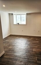 8 Wellington St in Bowmanville, ON - Building Photo - Building Photo