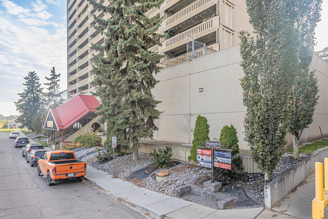 Renaissance Place in Edmonton, AB - Building Photo