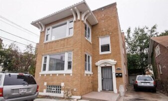 2525 E 72nd Pl in Chicago, IL - Building Photo