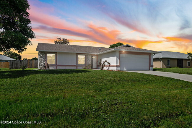 760 Highland Ave NW in Palm Bay, FL - Building Photo - Building Photo