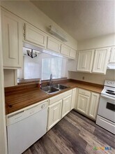 1133 Ashby St in Seguin, TX - Foto de edificio - Building Photo