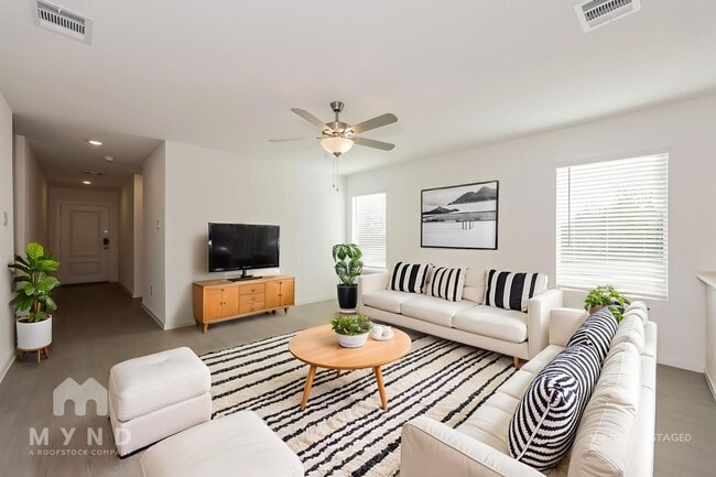 2768 Ctr Crk Ln in Fort Worth, TX - Foto de edificio - Building Photo