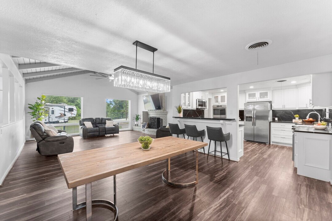 910 Imperial Ln in Huffman, TX - Building Photo