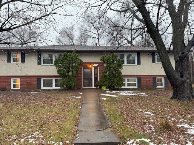 1201 57th Ave N, Unit 1 in Minneapolis, MN - Foto de edificio - Building Photo