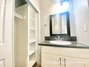 5555 Carlton Way, Unit 19 in Los Angeles, CA - Building Photo - Building Photo