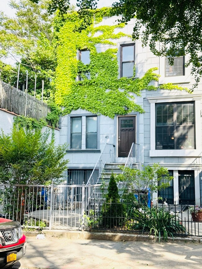 40 Woodbine St, Unit 1