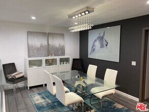 18210 Oxnard St in Los Angeles, CA - Building Photo - Building Photo