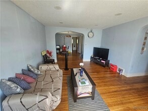 47 St James Rd in Cheektowaga, NY - Building Photo - Building Photo