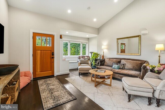 8706 Sundale Dr in Silver Spring, MD - Building Photo - Building Photo