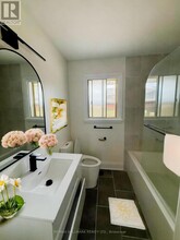 16 Arkley Crescent in Toronto, ON - Building Photo - Building Photo