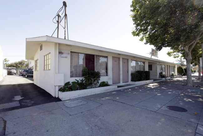 1147 W Holt Ave in Pomona, CA - Building Photo - Building Photo