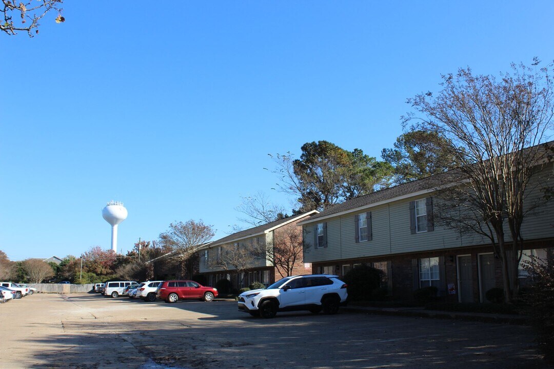 627 S Montgomery St in Starkville, MS - Building Photo