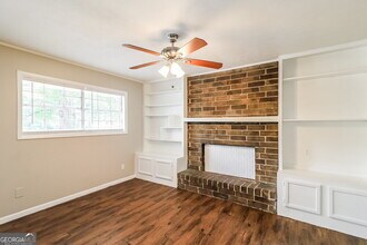 1072 Laurel Ln NW in Conyers, GA - Building Photo - Building Photo