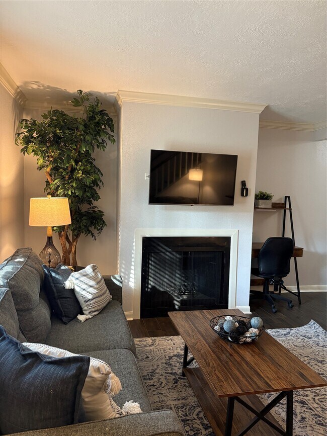 732 Memorial Mews St in Houston, TX - Building Photo - Building Photo