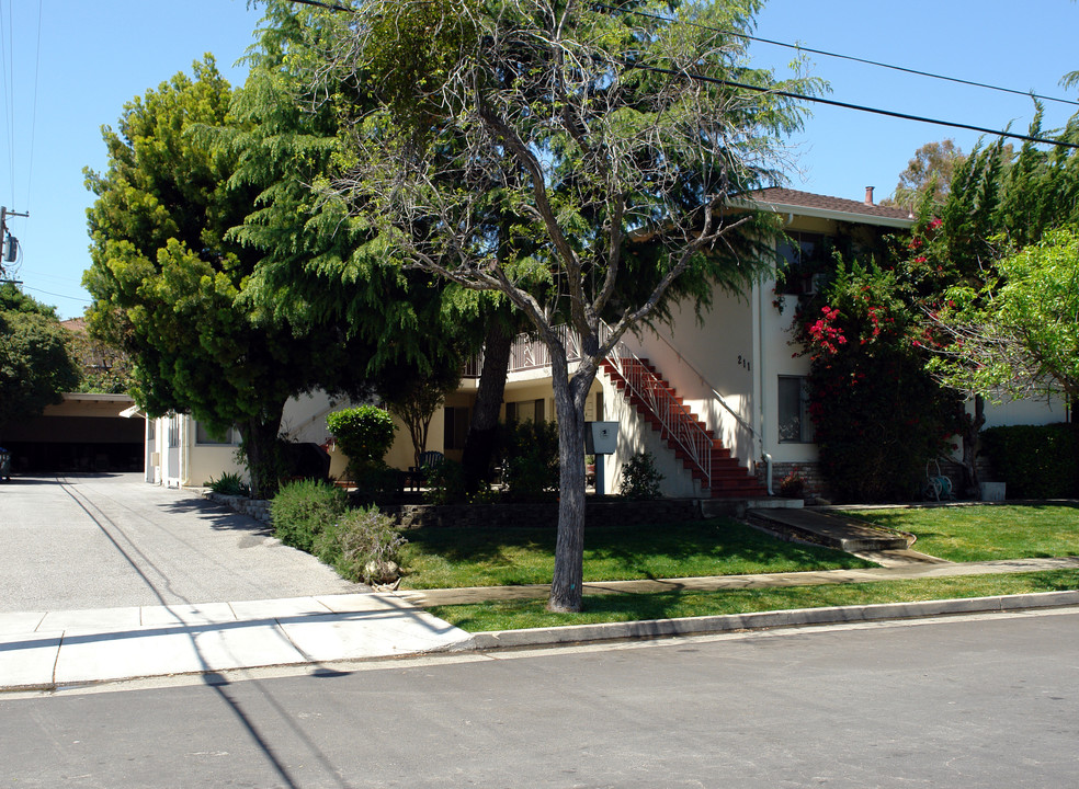 211 Rushmore Ln in Los Gatos, CA - Foto de edificio