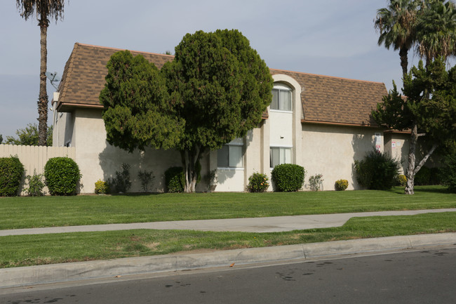 Cambria Park Apartments in Loma Linda, CA - Foto de edificio - Building Photo