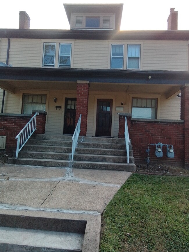 property at 618 Broadway Blvd