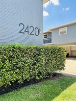 2420 McDuffie St in Houston, TX - Building Photo
