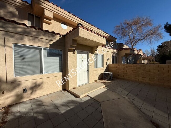 43413 30th St W-Unit -Unit #2 in Lancaster, CA - Foto de edificio - Building Photo