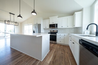 17318 Encina Path in Lakeville, MN - Building Photo - Building Photo