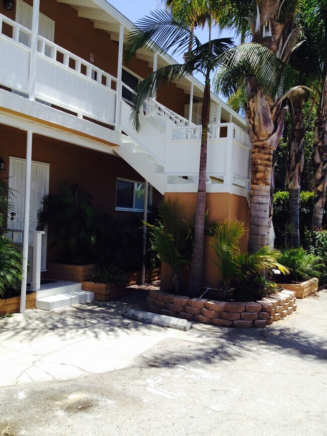 11901 Washington Blvd in Los Angeles, CA - Building Photo - Building Photo