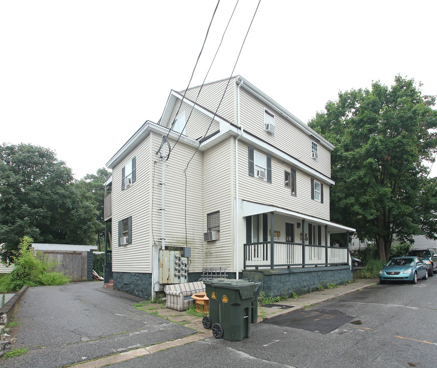 6 Mitchell Ct in New London, CT - Building Photo