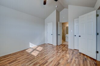 4986 Raintree Cir in Loma Linda, MO - Foto de edificio - Building Photo