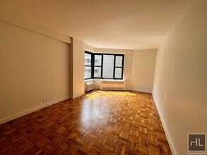 Fourth Avenue in New York, NY - Building Photo - Building Photo