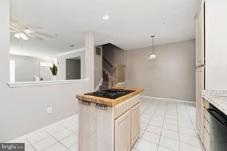 9236 Owings Choice Ct in Owings Mills, MD - Foto de edificio - Building Photo