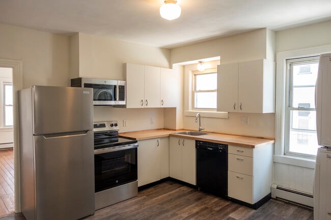 30 Royal St, Unit Apt 1