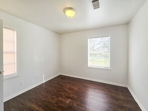 7313 Hummingbird Ln in Texas City, TX - Building Photo - Building Photo