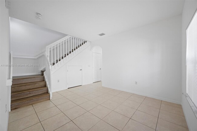 3019 NW 30th Ave in Lauderdale Lakes, FL - Building Photo - Building Photo