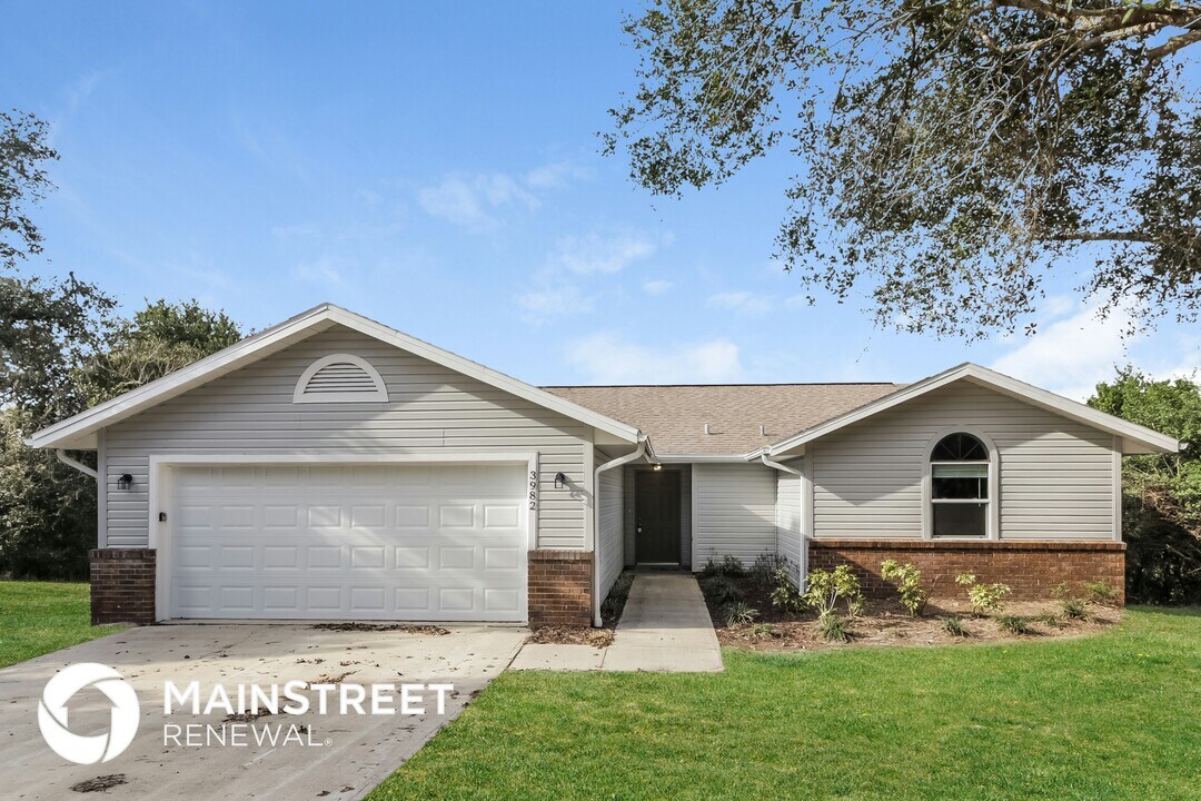3982 Ridgewood Dr in Titusville, FL - Building Photo
