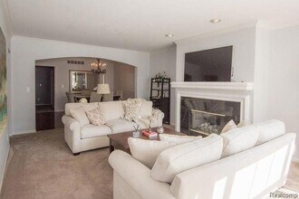 1331 S Main St, Unit 13 in Royal Oak, MI - Building Photo - Building Photo