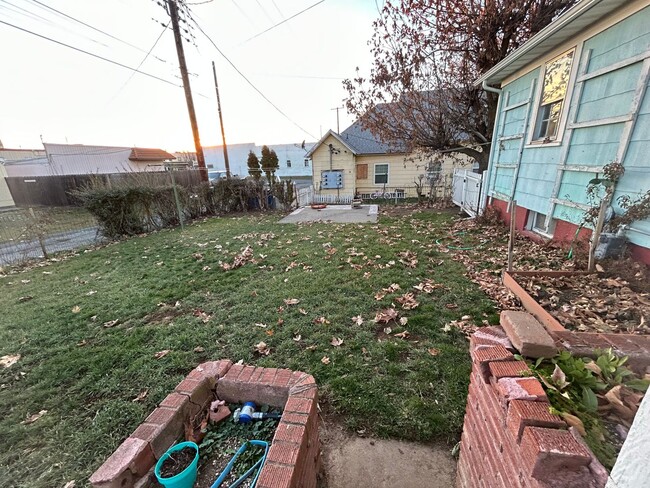 208 E Broadway St in Goldendale, WA - Building Photo - Building Photo