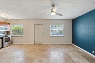 1470 N Dixie Hwy in Fort Lauderdale, FL - Building Photo - Building Photo