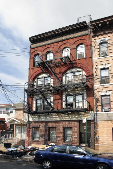 124 Van Siclen Ave in Brooklyn, NY - Building Photo