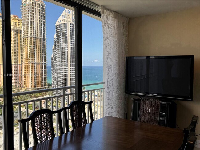 210 174th St in Sunny Isles Beach, FL - Building Photo - Building Photo