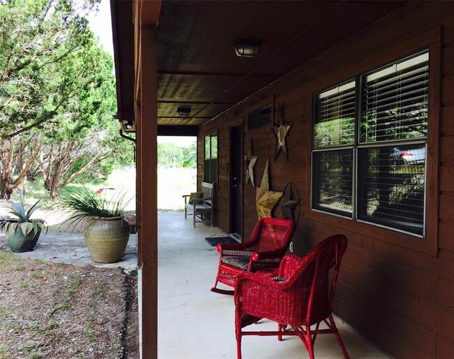13501 RR12 in Wimberley, TX - Foto de edificio - Building Photo