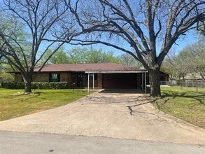 609 Coopers Ln in Kennedale, TX - Building Photo - Building Photo