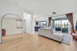 696 Rogue Wave St in Las Vegas, NV - Building Photo - Building Photo