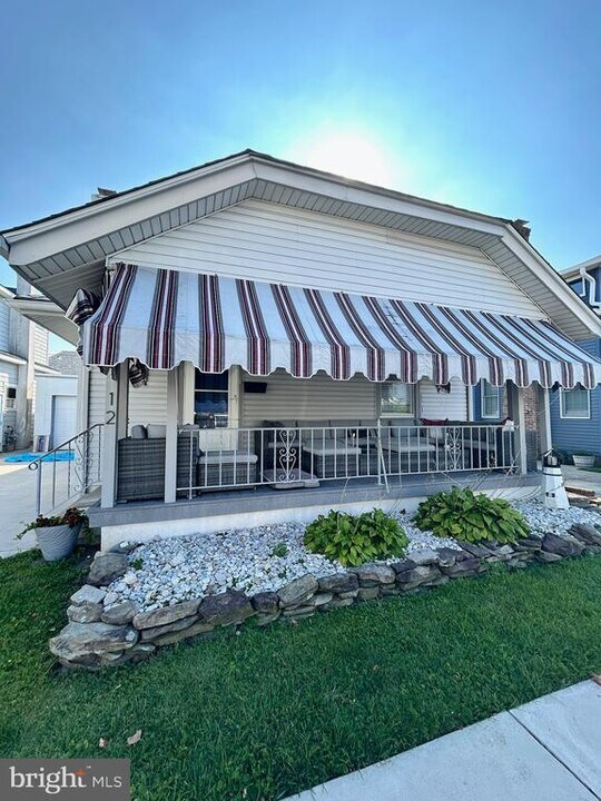 12 N Swarthmore Ave in Ventnor City, NJ - Building Photo