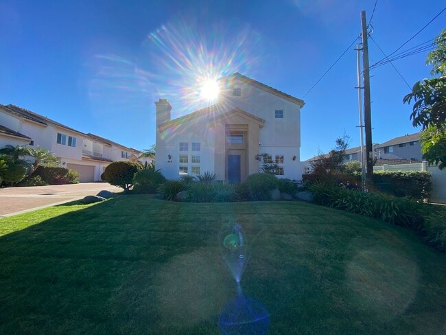 329 Chestnut Ave in Carlsbad, CA - Building Photo - Building Photo
