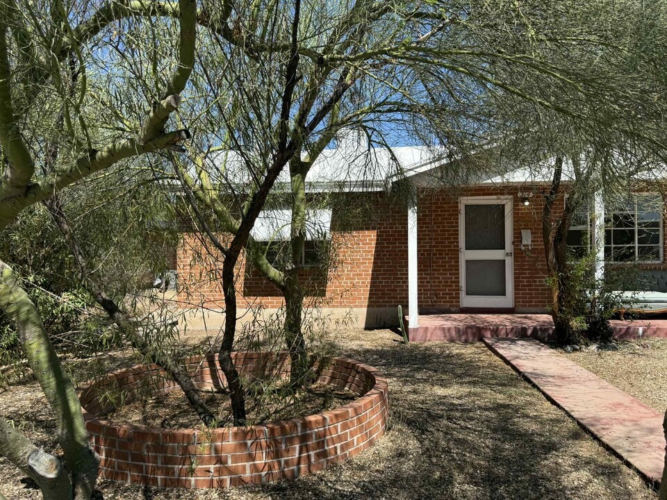 214 N Ave Carolina in Tucson, AZ - Building Photo