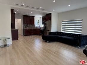 8561 Kyle St in Los Angeles, CA - Building Photo - Building Photo