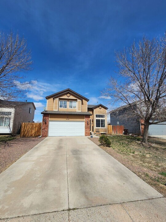 4556 Gunbarrel Dr in Colorado Springs, CO - Building Photo