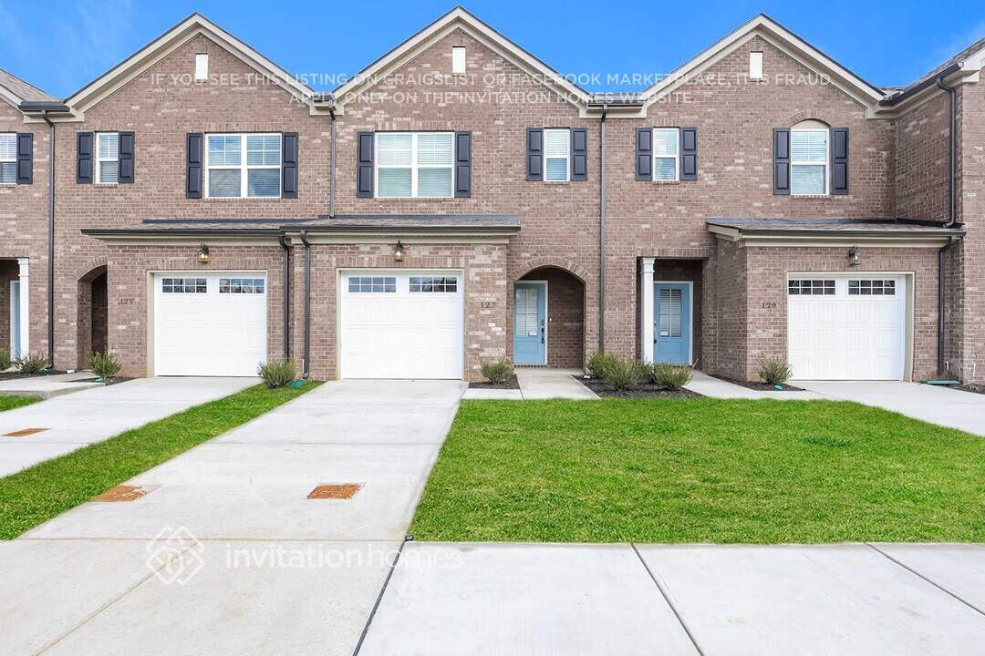 127 Fister Dr in Lebanon, TN - Building Photo