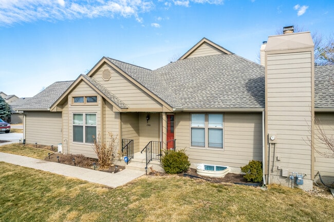 The Townhomes of Meadow Point in West Des Moines, IA - Building Photo - Building Photo