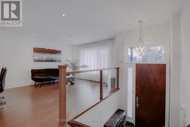 119B Hillside Ave in Toronto, ON - Building Photo - Building Photo