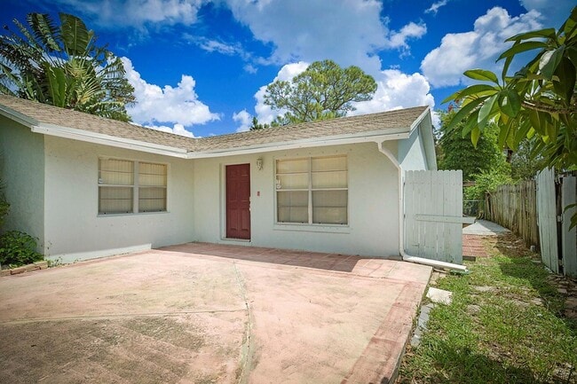 2346 Caroma Ln in West Palm Beach, FL - Building Photo - Building Photo